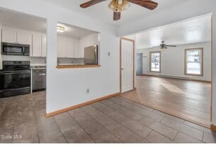 Building Photo - 40 Hanover Dr