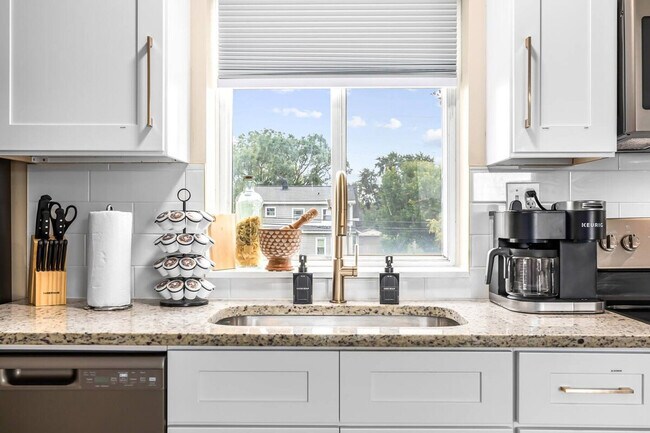 Building Photo - 18308 Mesle St