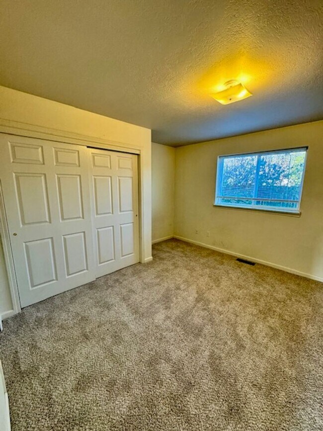 Building Photo - 3 Bedrooms, 2 Bathroom 4-plex; less than 2 miles to MSU