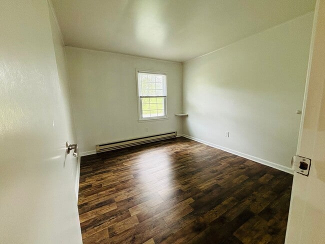 Building Photo - 922 Country Acres Rd