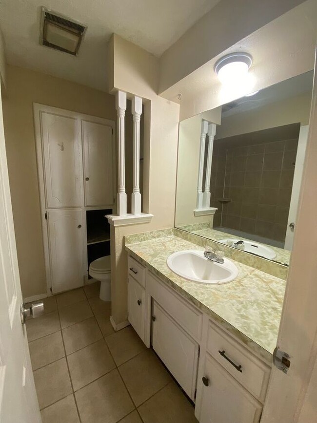 Building Photo - 3 bed 2 bath in Moore in Greenbriar Eastla...