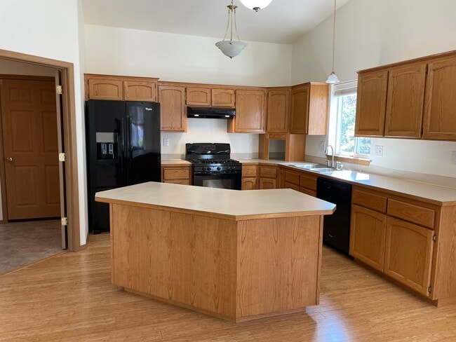 Building Photo - Lovely Single Level Home in Oak Harbor and...