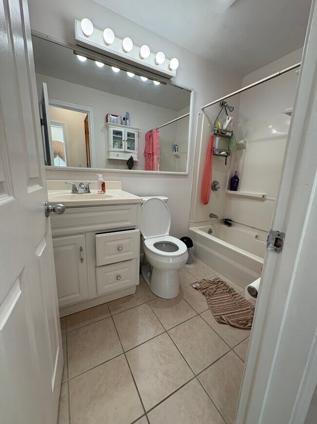 Building Photo - 204 Northampton St