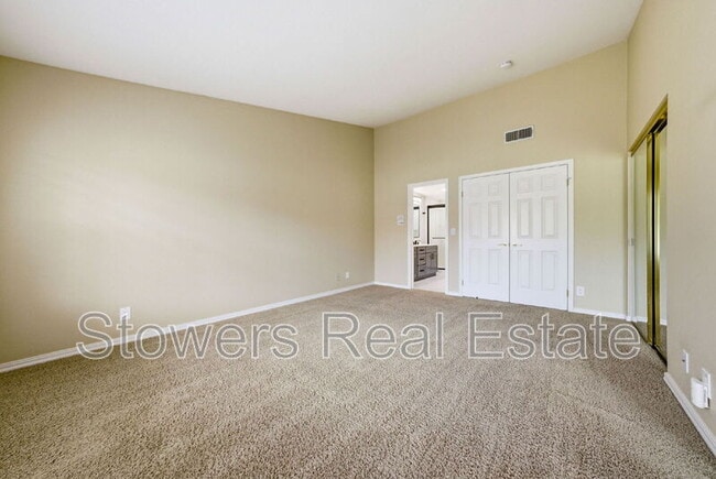 Building Photo - 350 Bellflower Dr