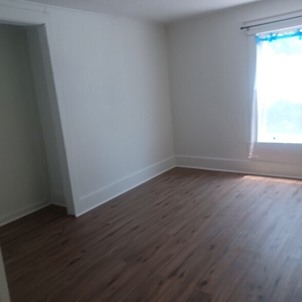 Building Photo - 505 W Maple