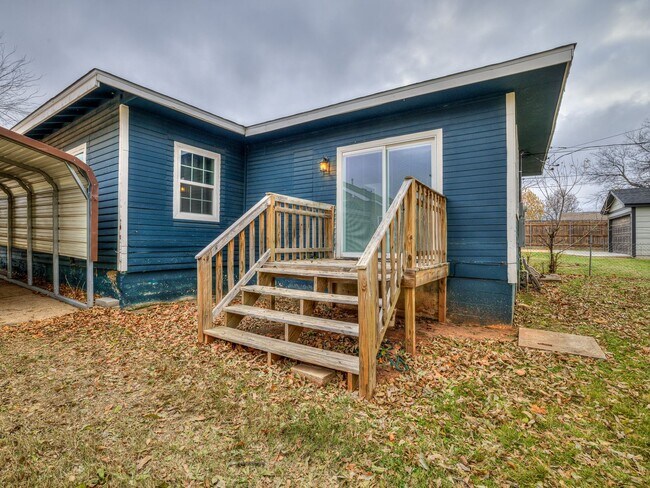 Building Photo - Charming home in Central Park Neighborhood...
