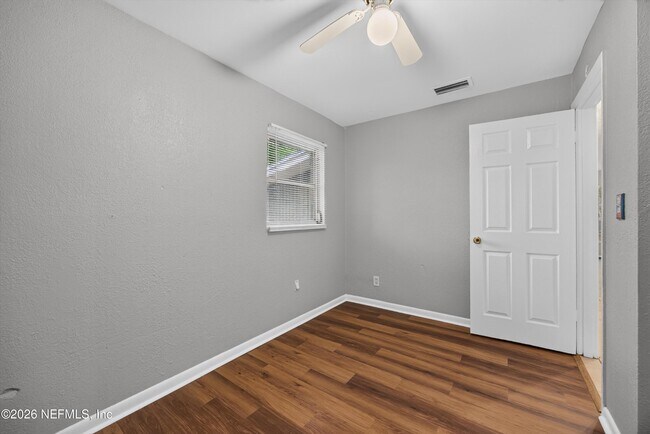 Building Photo - 4030 Leonard Cir E