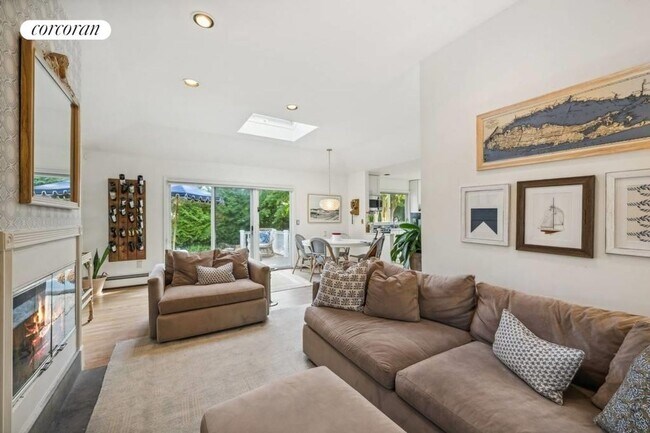 Building Photo - 62 Middle Pond Rd