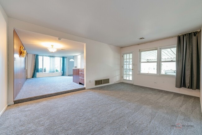 Building Photo - 443 N Main St