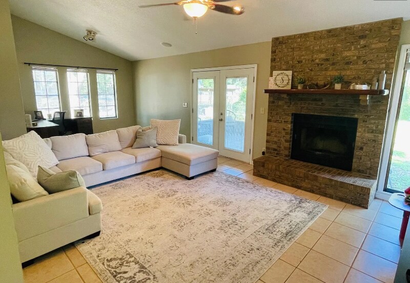 Building Photo - 240 SE Sandia Way