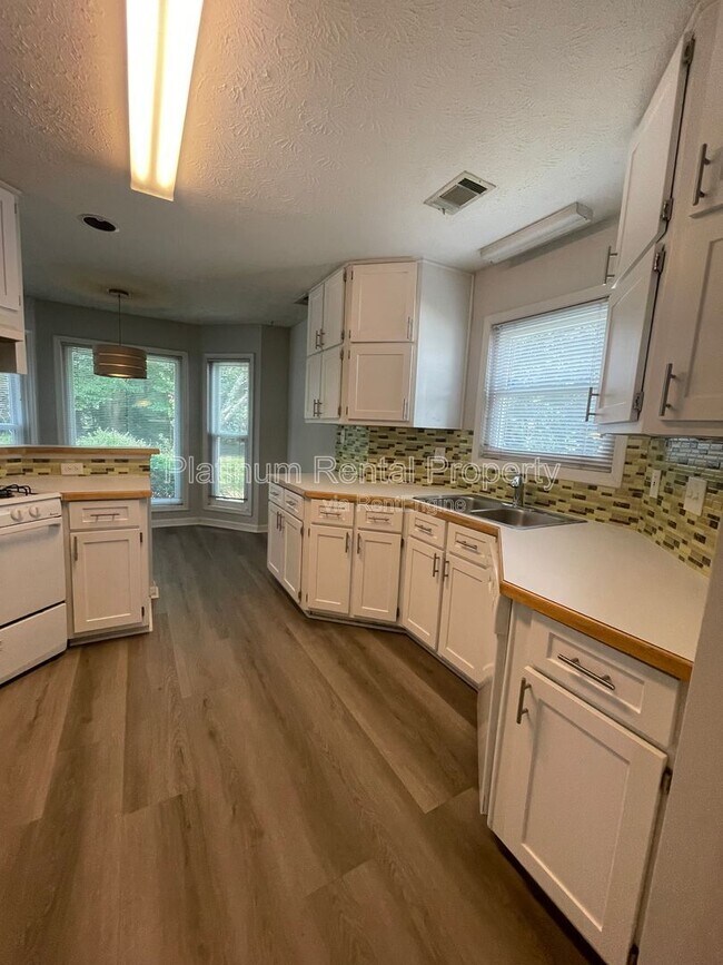 Building Photo - 1020 Twin Brook Ct NW