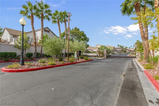 Building Photo - 8009 Clock Tower Ct