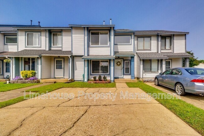 Building Photo - 749 Quesnel Dr