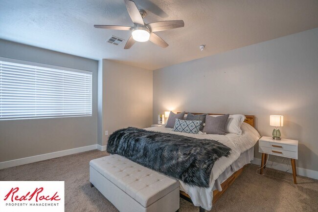 Building Photo - Beautiful townhome in desirable neighborho...