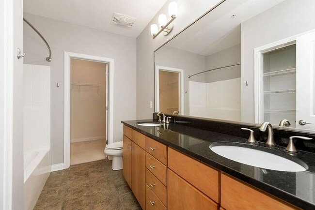 Building Photo - 2 Bed 2 Bath Lockerbie Townhome Steps From...