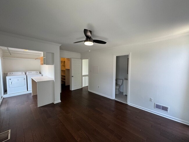Building Photo - Relaxing 3 Bed 2.5 Bath Single Family Home...