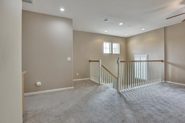 Building Photo - 683 Courtyards Loop