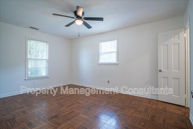 Building Photo - 2524 Chickasaw Dr
