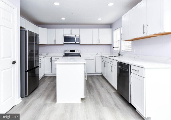 Building Photo - 915 Westlake Dr