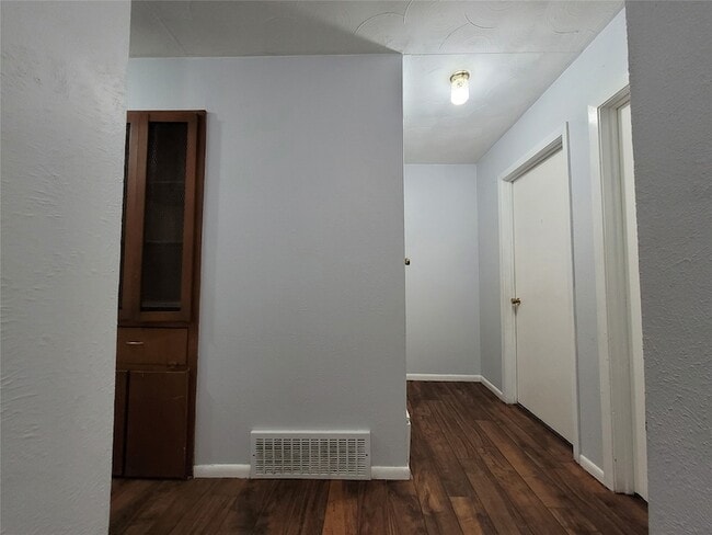 Building Photo - 738 Hawthorne Ln