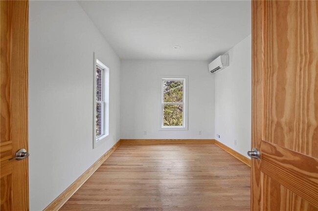 Building Photo - 1008 Courtenay Dr NE