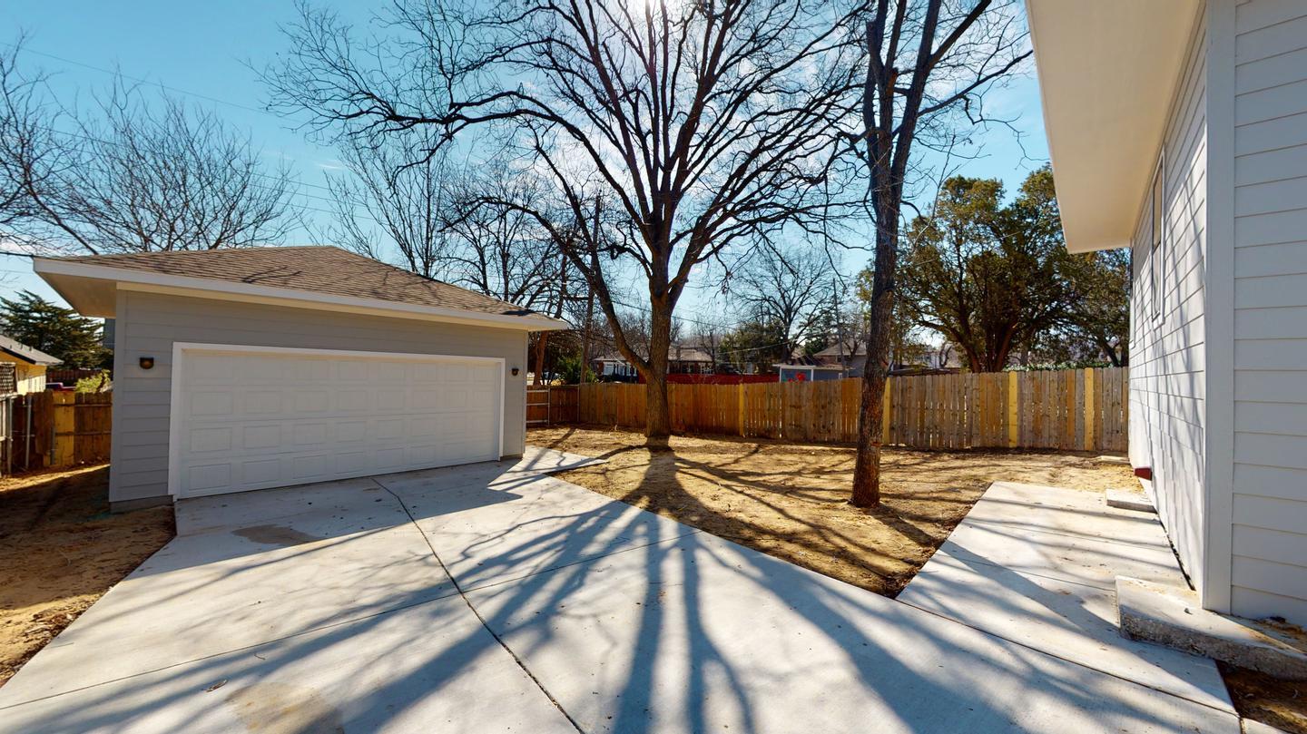 Building Photo - Beautifully renovated Bishop Arts District home near Lake Cliff Park