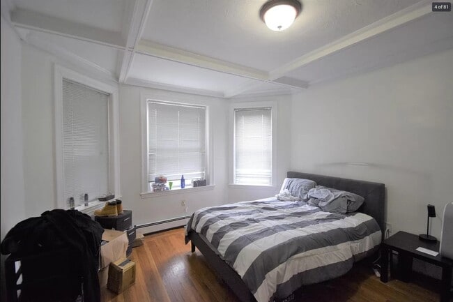 Building Photo - 73 Thatcher St