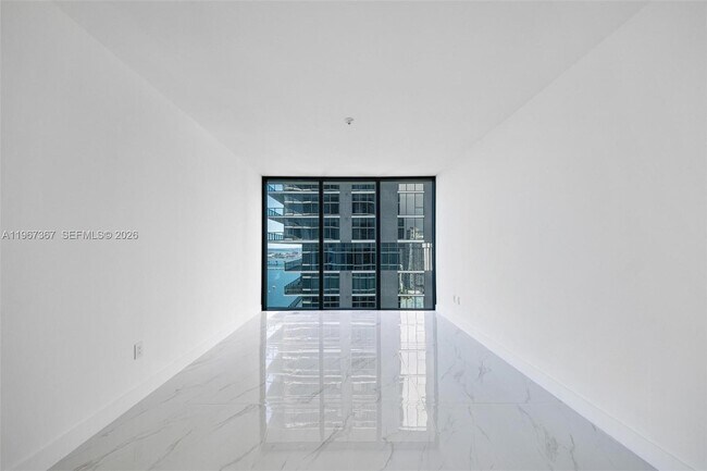 Building Photo - 700 NE 24th St