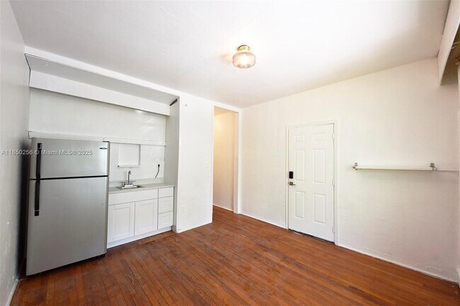 Building Photo - 7613 Biscayne Blvd