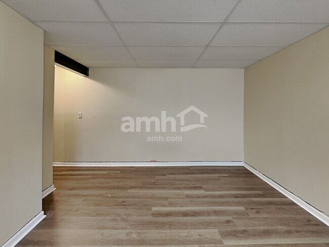 Building Photo - 516 Longview St