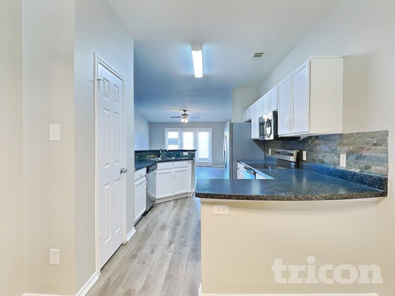 Building Photo - 116 Independence Tr