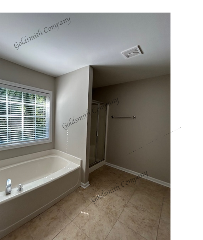 Building Photo - "Spacious 4-Bed Oasis with 2.5 Baths on Collingsworth Lane"