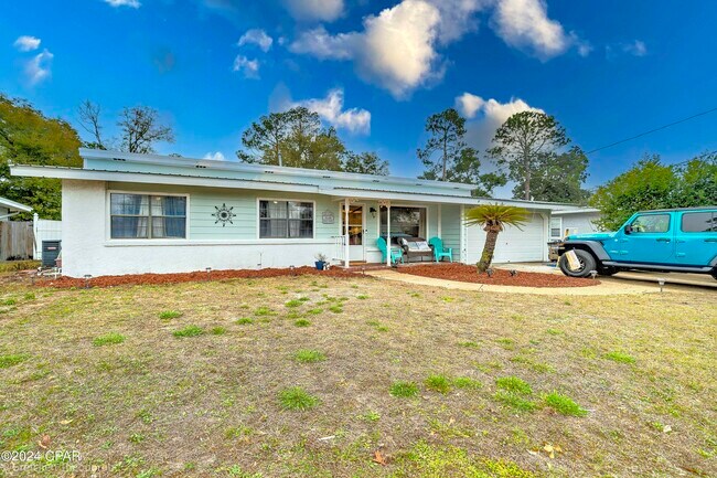 Building Photo - 208 Carolyn Ave