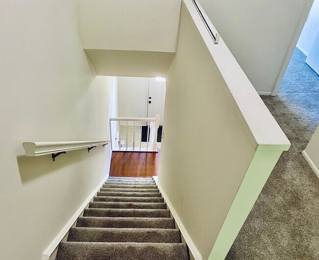 Building Photo - 10690 High Beam Ct