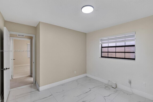 Building Photo - 2141 W 53rd St