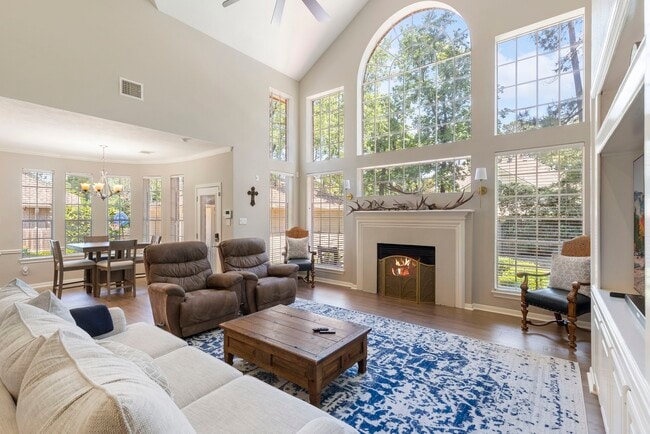 Building Photo - 10 Scenic Mill Pl