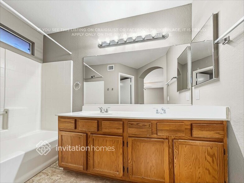 Building Photo - 16487 N 67th Dr