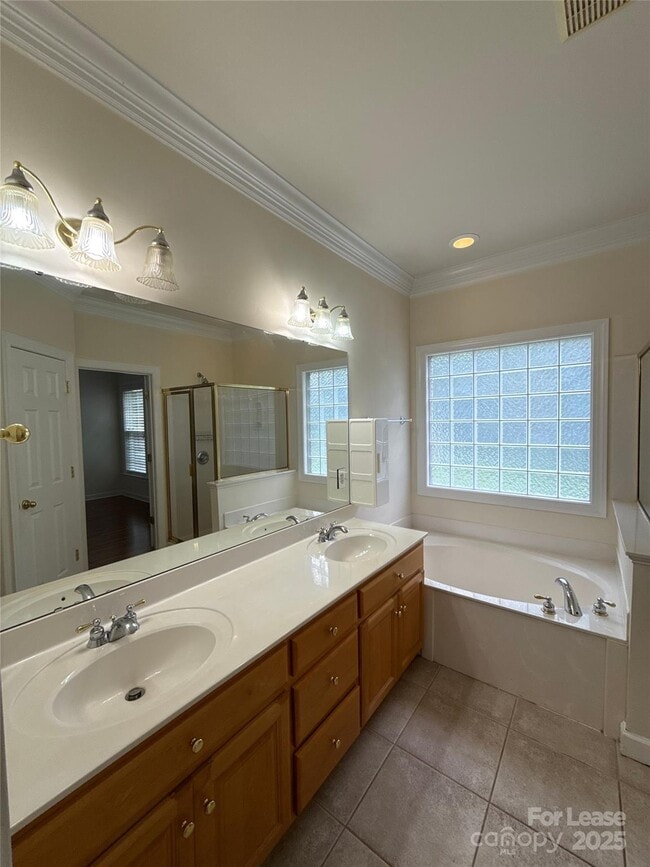 Building Photo - 9535 Numenore Dr