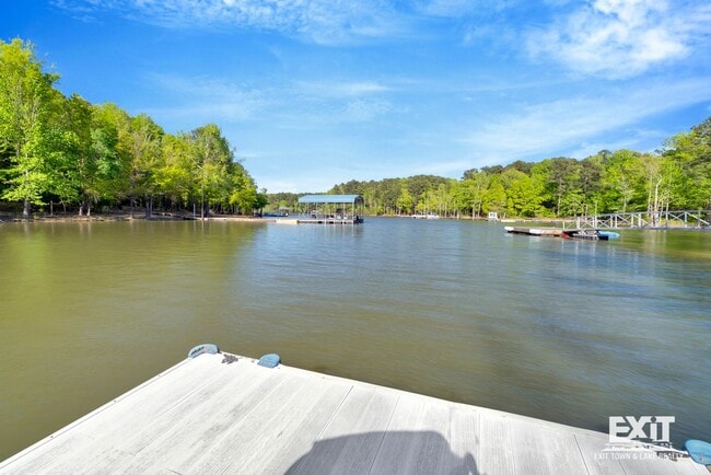 Building Photo - 4 Bedroom, 2 Bath Home Available on Kerr Lake with Private Dock