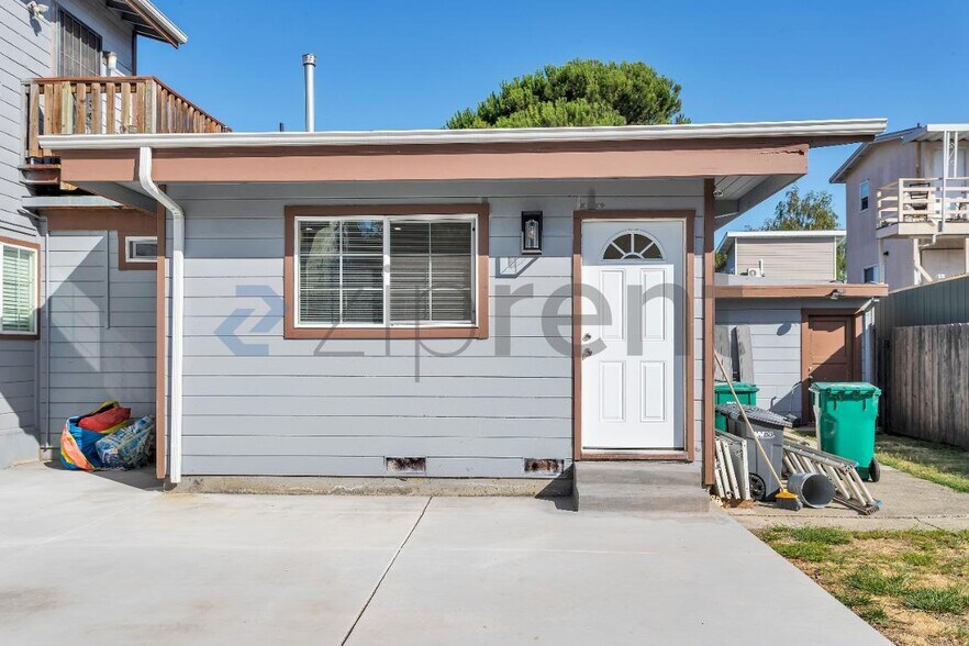 Building Photo - Unit