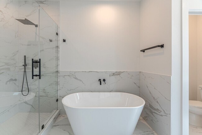 Building Photo - 7707 Inwood Grv Ln