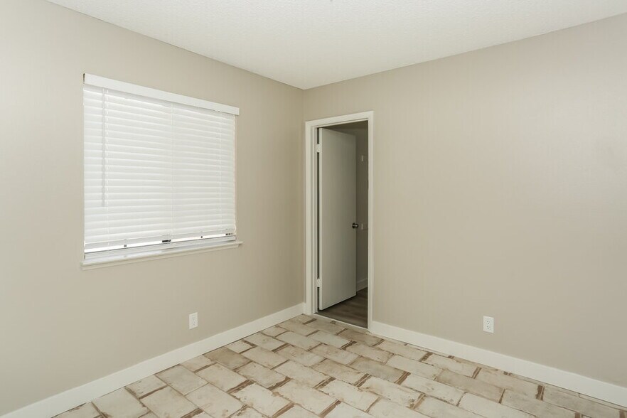 Building Photo - 5221 Shady Grove Ln