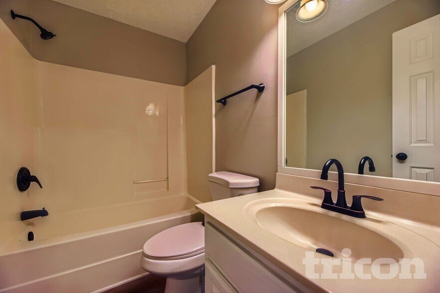 Building Photo - 206 Bettis Rd