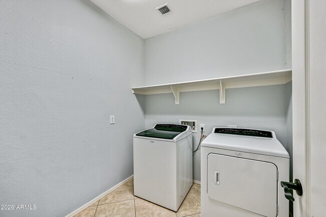 Building Photo - 23862 W Gibson Ln