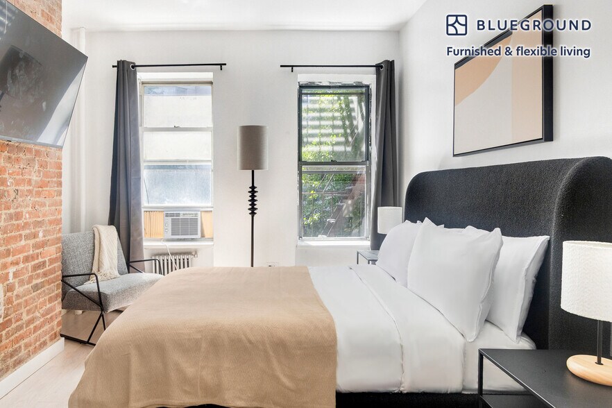 Primary Photo - 501 1/2 E 83rd St