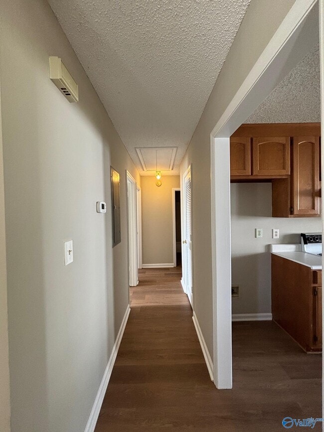 Building Photo - 2536 Clovis Rd SW