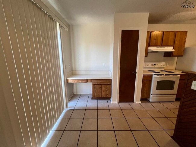 Building Photo - 4501 Mistletoe Dr