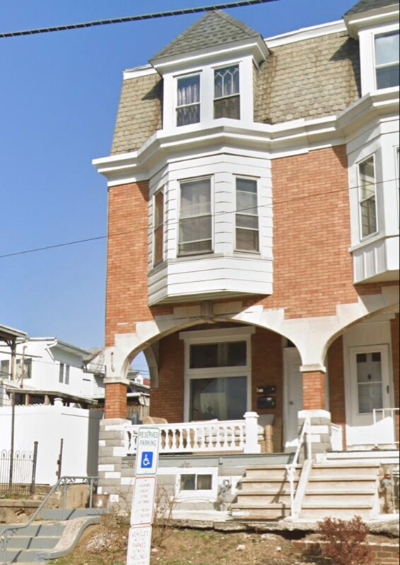 Building Photo - 821 Lincoln St