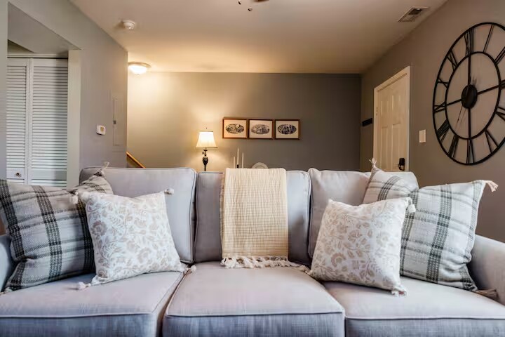 Primary Photo - 3518 E Richmond Rd