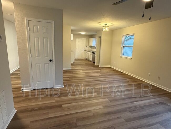 Building Photo - 107 Juniper Pl